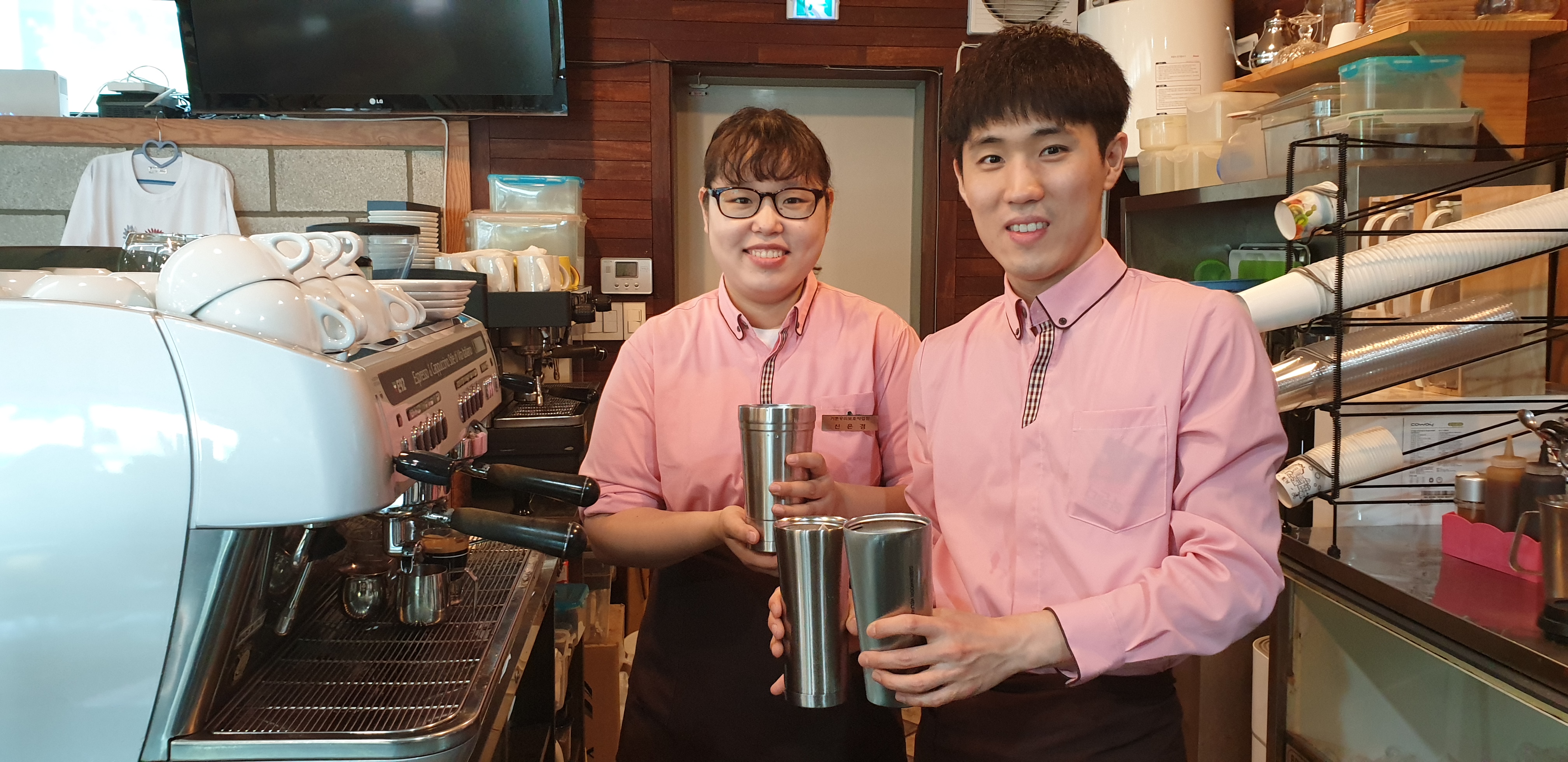 카페 조이아에서 바리스타 양성 및 일자리를 제공 합니다.