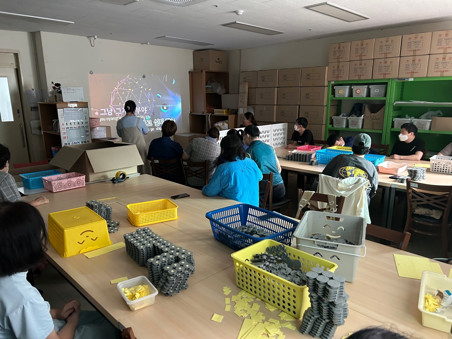 기쁜우리보호작업장 여가활동-이용자노래방